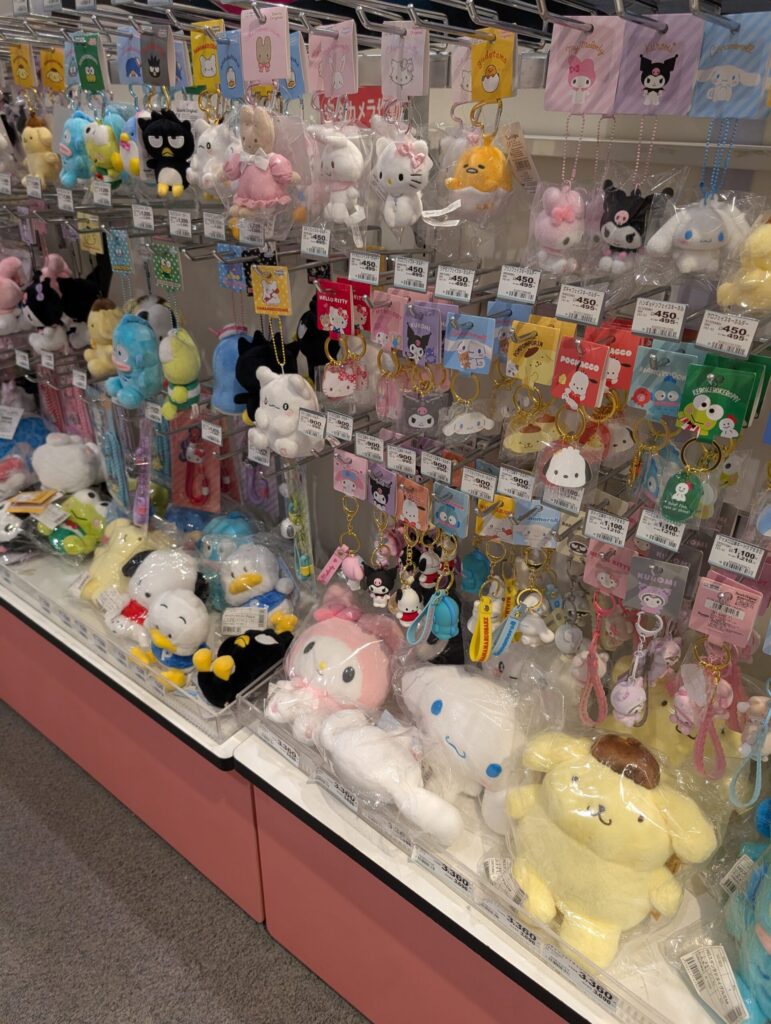 イオンのキャラクターグッズ売り場の様子（ちいかわチョコはこの周辺に並ぶこともある）